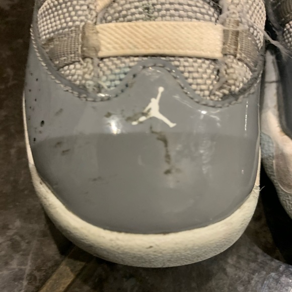 Toddler gray retro Jordan’s - Picture 3 of 5